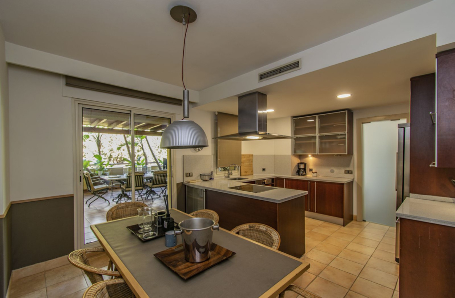 Ático de 3 dormitorios con piscina privada en Marbella