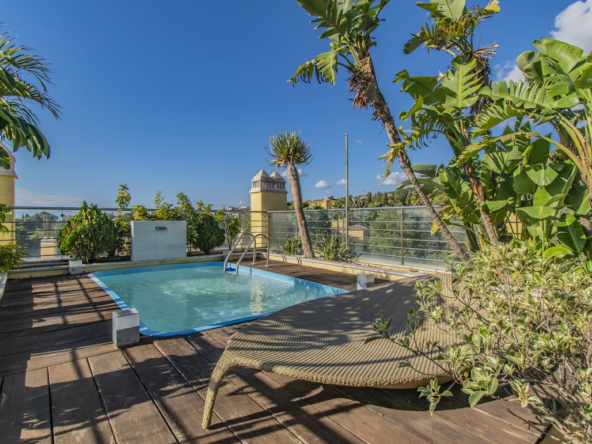 Ático de 3 dormitorios con piscina privada en Marbella 3 Bedroom penthouse with private pool in Marbella Penthouse de 3 dormitoare cu piscina privata in Marbella Penthouse de 3 chambres avec piscine privée à Marbella