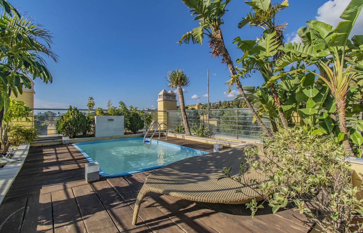 Ático de 3 dormitorios con piscina privada en Marbella 3 Bedroom penthouse with private pool in Marbella Penthouse de 3 dormitoare cu piscina privata in Marbella Penthouse de 3 chambres avec piscine privée à Marbella