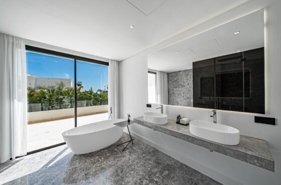 6 Bedroom Villa in Lomas de Marbella Club