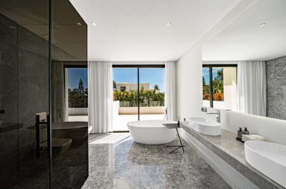 6 Bedroom Villa in Lomas de Marbella Club