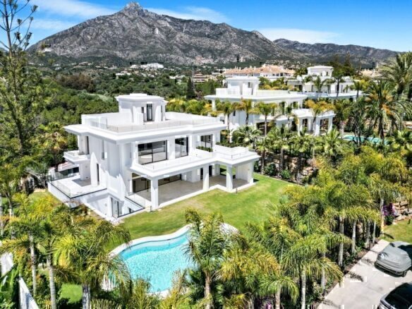 6 Bedroom Villa in Lomas de Marbella Club