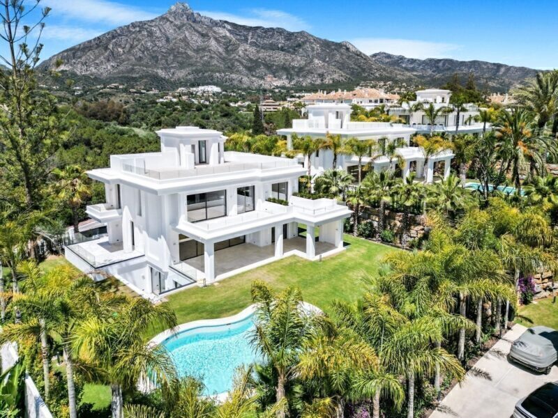 6 Bedroom Villa in Lomas de Marbella Club