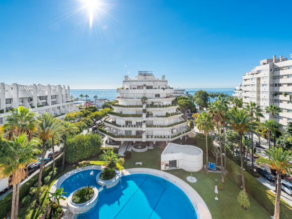Second-Line Beach, 4 Bedroom Apartment in Marbella
