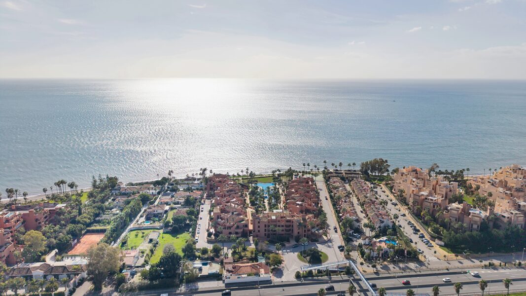 2 Bedroom beachfront flat in Mar Azul, Estepona