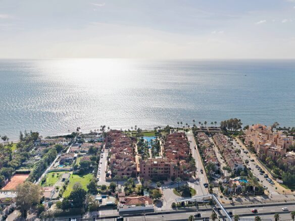 2 Bedroom beachfront flat in Mar Azul, Estepona