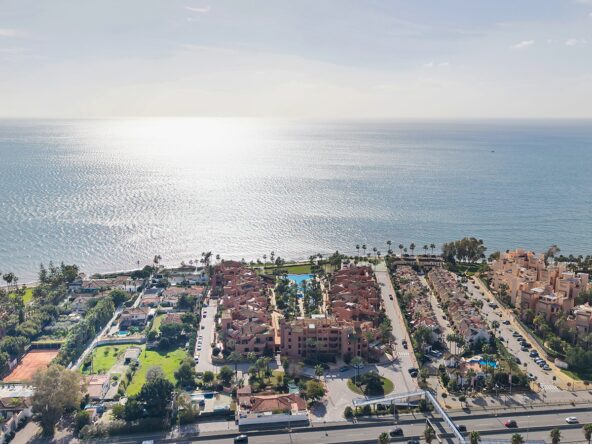2 Bedroom beachfront flat in Mar Azul, Estepona