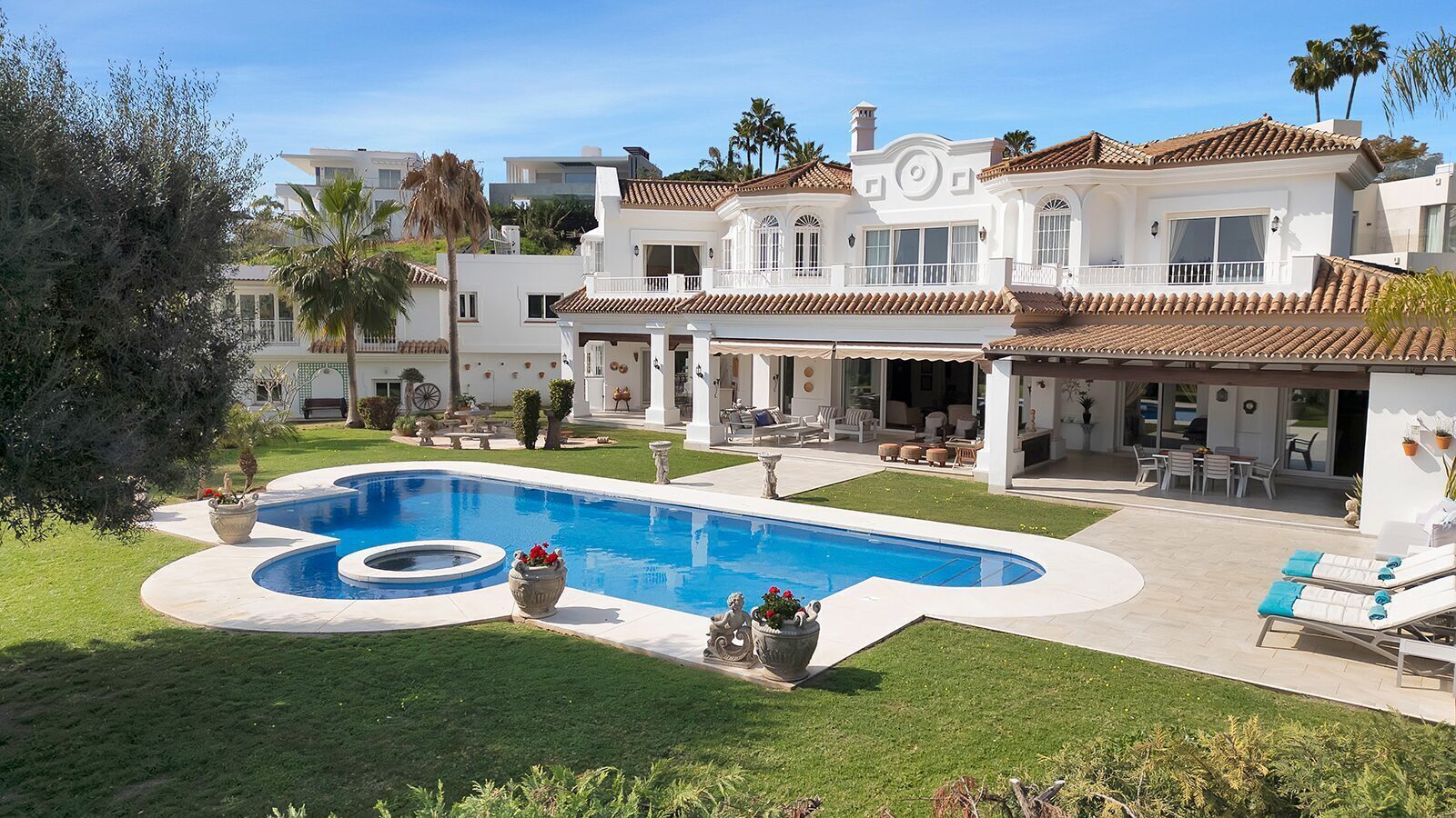 7 Beds Luxury Villa in Nueva Andalucía