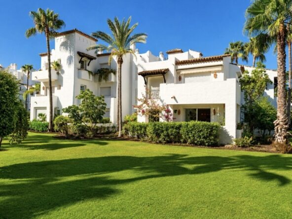 3 Bedroom Beachside Apartment in Costalita