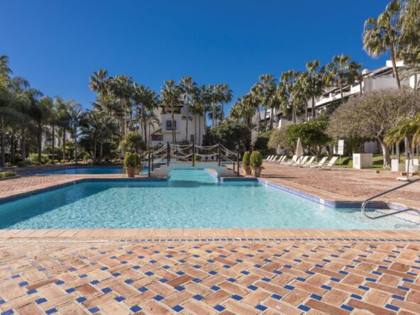 Luxury 3 Bed Duplex Penthouse in Marina Puente Romano