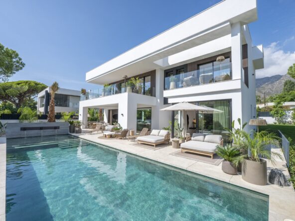 Luxury 6 Bedroom Villa in Nagueles